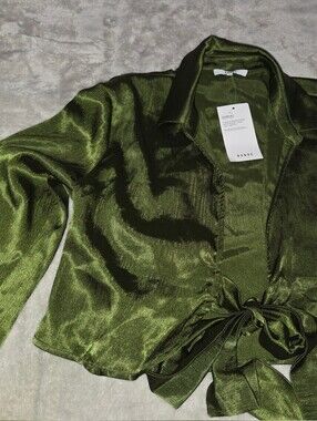 Ro & De Cropped Front Tie Silky Shirt Green Sz L